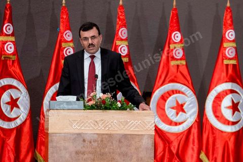5 octobre 2013 : Allocution de Ali Larayedh, président du gouvernement, au palais des Congrès de Tunis pour le démarrage du Dialogue National en présence des 3 Présidents et supervisé par Houcine Abassi secrétaire Général de l'UGTT, Wided Bouchamaoui, Présidente de l'UTICA, Mohamed Fadhel Mahfoudh, Président de l'ordre national des Avocats et Abdelssattar Ben Moussa, président de la Ligue National des Droits de l'Homme. Quatre semaines de négociations autour de la feuille de route qui prévoit la formation d'un gouvernement apolitique et l'adoption d'un calendrier électoral à la fin du mois.