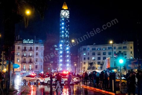 24 novembre 2015 : vers 17h une attaque terroriste au centre ville de Tunis contre un bus de la police présidentielle. Selon les premières infos un kamikaze se serait fait exploser dans un bus de policiers. Bilan provisoire environ 15 policiers morts et 20 blessés. L'attaque a eu lieu à 200 m de l'avenue Bourguiba en plein coeur de Tunis. 
