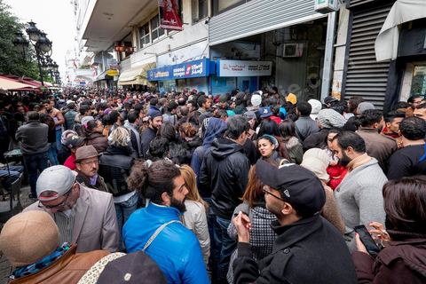 26 novembre 2015 : Dans le cadre des JCC, Journées Cinématographiques de Carthage, Festival du film arabo-africain, à Tunis, première projection dans un pays musulman du film "Much Loved" du réalisateur marocain Nabil Ayouch. Deux jours après l'attentat terroriste contre un bus de la police présidentiel à quelques centaines de mètres des salles de cinéma des JCC, la projection de "Much Loved" devenait un double défi. Le directeur des JCC Brahim Eltaief et Nabil Ayouch ont tenu à maintenir sa programmation comme l'ensemble de celle du fetsival. La salle se remplit de plus d'un millier de cinéphiles pour rencontrer Nabil Ayouch et voir en avant première arabe l'excellent film qui expose cruement mais avec grand talent la réalité des prostitués marocaines. La projection fut suivie d'une conférence de presse.
