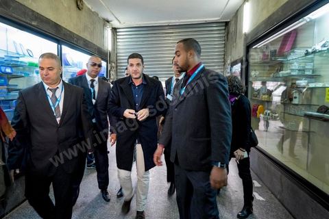 26 novembre 2015 : Arrivée de Nabil Ayouch sous haute escorte sécuritaire. Dans le cadre des JCC, Journées Cinématographiques de Carthage, Festival du film arabo-africain, à Tunis, première projection dans un pays musulman du film "Much Loved" du réalisateur marocain Nabil Ayouch. Deux jours après l'attentat terroriste contre un bus de la police présidentiel à quelques centaines de mètres des salles de cinéma des JCC, la projection de "Much Loved" devenait un double défi. Le directeur des JCC Brahim Eltaief et Nabil Ayouch ont tenu à maintenir sa programmation comme l'ensemble de celle du fetsival. La salle se remplit de plus d'un millier de cinéphiles pour rencontrer Nabil Ayouch et voir en avant première arabe l'excellent film qui expose cruement mais avec grand talent la réalité des prostitués marocaines. La projection fut suivie d'une conférence de presse.