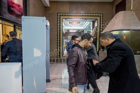 26 novembre 2015 : Contrôle sécuritaire à l'entrée de la salle. Dans le cadre des JCC, Journées Cinématographiques de Carthage, Festival du film arabo-africain, à Tunis, première projection dans un pays musulman du film "Much Loved" du réalisateur marocain Nabil Ayouch. Deux jours après l'attentat terroriste contre un bus de la police présidentiel à quelques centaines de mètres des salles de cinéma des JCC, la projection de "Much Loved" devenait un double défi. Le directeur des JCC Brahim Eltaief et Nabil Ayouch ont tenu à maintenir sa programmation comme l'ensemble de celle du fetsival. La salle se remplit de plus d'un millier de cinéphiles pour rencontrer Nabil Ayouch et voir en avant première arabe l'excellent film qui expose cruement mais avec grand talent la réalité des prostitués marocaines. La projection fut suivie d'une conférence de presse.