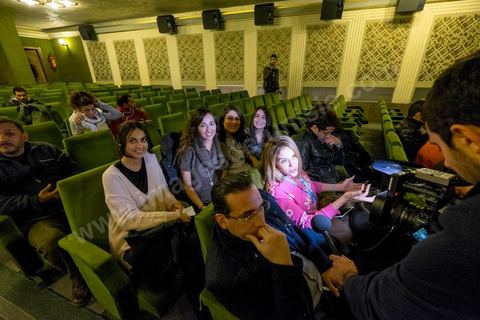 26 novembre 2015 : Dans le cadre des JCC, Journées Cinématographiques de Carthage, Festival du film arabo-africain, à Tunis, première projection dans un pays musulman du film "Much Loved" du réalisateur marocain Nabil Ayouch. Deux jours après l'attentat terroriste contre un bus de la police présidentiel à quelques centaines de mètres des salles de cinéma des JCC, la projection de "Much Loved" devenait un double défi. Le directeur des JCC Brahim Eltaief et Nabil Ayouch ont tenu à maintenir sa programmation comme l'ensemble de celle du fetsival. La salle se remplit de plus d'un millier de cinéphiles pour rencontrer Nabil Ayouch et voir en avant première arabe l'excellent film qui expose cruement mais avec grand talent la réalité des prostitués marocaines. La projection fut suivie d'une conférence de presse.