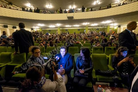 26 novembre 2015 : Dans le cadre des JCC, Journées Cinématographiques de Carthage, Festival du film arabo-africain, à Tunis, première projection dans un pays musulman du film "Much Loved" du réalisateur marocain Nabil Ayouch. Deux jours après l'attentat terroriste contre un bus de la police présidentiel à quelques centaines de mètres des salles de cinéma des JCC, la projection de "Much Loved" devenait un double défi. Le directeur des JCC Brahim Eltaief et Nabil Ayouch ont tenu à maintenir sa programmation comme l'ensemble de celle du fetsival. La salle se remplit de plus d'un millier de cinéphiles pour rencontrer Nabil Ayouch et voir en avant première arabe l'excellent film qui expose cruement mais avec grand talent la réalité des prostitués marocaines. La projection fut suivie d'une conférence de presse.