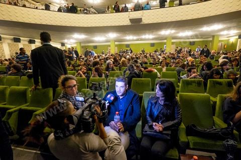26 novembre 2015 : Dans le cadre des JCC, Journées Cinématographiques de Carthage, Festival du film arabo-africain, à Tunis, première projection dans un pays musulman du film "Much Loved" du réalisateur marocain Nabil Ayouch. Deux jours après l'attentat terroriste contre un bus de la police présidentiel à quelques centaines de mètres des salles de cinéma des JCC, la projection de "Much Loved" devenait un double défi. Le directeur des JCC Brahim Eltaief et Nabil Ayouch ont tenu à maintenir sa programmation comme l'ensemble de celle du fetsival. La salle se remplit de plus d'un millier de cinéphiles pour rencontrer Nabil Ayouch et voir en avant première arabe l'excellent film qui expose cruement mais avec grand talent la réalité des prostitués marocaines. La projection fut suivie d'une conférence de presse.