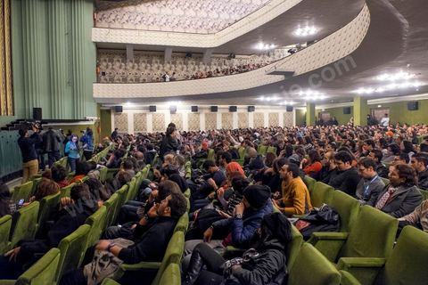26 novembre 2015 : Dans le cadre des JCC, Journées Cinématographiques de Carthage, Festival du film arabo-africain, à Tunis, première projection dans un pays musulman du film "Much Loved" du réalisateur marocain Nabil Ayouch. Deux jours après l'attentat terroriste contre un bus de la police présidentiel à quelques centaines de mètres des salles de cinéma des JCC, la projection de "Much Loved" devenait un double défi. Le directeur des JCC Brahim Eltaief et Nabil Ayouch ont tenu à maintenir sa programmation comme l'ensemble de celle du fetsival. La salle se remplit de plus d'un millier de cinéphiles pour rencontrer Nabil Ayouch et voir en avant première arabe l'excellent film qui expose cruement mais avec grand talent la réalité des prostitués marocaines. La projection fut suivie d'une conférence de presse.