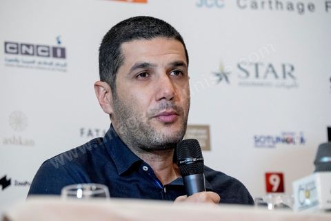 26 novembre 2015 : Conférence de presse après le film avec Brahim Eltaief et Nabil Ayouch. Dans le cadre des JCC, Journées Cinématographiques de Carthage, Festival du film arabo-africain, à Tunis, première projection dans un pays musulman du film "Much Loved" du réalisateur marocain Nabil Ayouch. Deux jours après l'attentat terroriste contre un bus de la police présidentiel à quelques centaines de mètres des salles de cinéma des JCC, la projection de "Much Loved" devenait un double défi. Le directeur des JCC Brahim Eltaief et Nabil Ayouch ont tenu à maintenir sa programmation comme l'ensemble de celle du fetsival. La salle se remplit de plus d'un millier de cinéphiles pour rencontrer Nabil Ayouch et voir en avant première arabe l'excellent film qui expose cruement mais avec grand talent la réalité des prostitués marocaines. La projection fut suivie d'une conférence de presse.