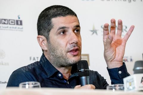 26 novembre 2015 : Conférence de presse après le film avec Brahim Eltaief et Nabil Ayouch. Dans le cadre des JCC, Journées Cinématographiques de Carthage, Festival du film arabo-africain, à Tunis, première projection dans un pays musulman du film "Much Loved" du réalisateur marocain Nabil Ayouch. Deux jours après l'attentat terroriste contre un bus de la police présidentiel à quelques centaines de mètres des salles de cinéma des JCC, la projection de "Much Loved" devenait un double défi. Le directeur des JCC Brahim Eltaief et Nabil Ayouch ont tenu à maintenir sa programmation comme l'ensemble de celle du fetsival. La salle se remplit de plus d'un millier de cinéphiles pour rencontrer Nabil Ayouch et voir en avant première arabe l'excellent film qui expose cruement mais avec grand talent la réalité des prostitués marocaines. La projection fut suivie d'une conférence de presse.