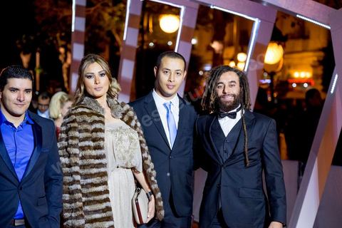 28 novembre 2015 : Défilé de stars et personnalités sur le tapis rouge de l'avenue Habib Bourguiba. Cérémonie de cloture des JCC au théâtre municipal de Tunis au coeur de la capitale meutrie il y a quelques jours à peine par une attaque suicide terroriste qui a fait 12 morts parmis les policiers de la garde présidentielle. La cérémonie avancée pour cause de couvre feu a été un moment d'hommage à la culture qui a su faire face à la terreur durant cette semaine et l'occasion de primée les artistes et réalisateur du monde arabo-africain. 