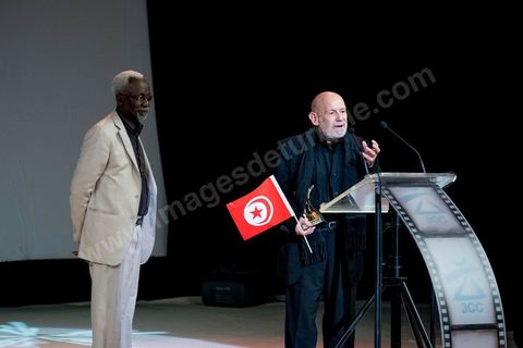28 novembre 2015 : Hommage et prix d'honneur au réalisateur tunisien Nouri Bouzid remis par Souleymane Cissé. Cérémonie de cloture des JCC au théâtre municipal de Tunis au coeur de la capitale meutrie il y a quelques jours à peine par une attaque suicide terroriste qui a fait 12 morts parmis les policiers de la garde présidentielle. La cérémonie avancée pour cause de couvre feu a été un moment d'hommage à la culture qui a su faire face à la terreur durant cette semaine et l'occasion de primée les artistes et réalisateur du monde arabo-africain. 