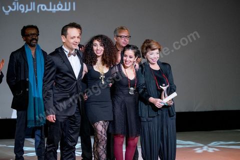 28 novembre 2015 : Leila Shahid remet le Tanit de Bronze à Leyla Bouzid, jeune réalisatrice tunisienne a reçu plusieurs prix le Tanit de Bronze, le prix FIPRESCI, la mention spéciale du Jury UGTT et le Prix du jury TV5 Monde pour son film "à peine j'ouvre les yeux". Cérémonie de cloture des JCC au théâtre municipal de Tunis au coeur de la capitale meutrie il y a quelques jours à peine par une attaque suicide terroriste qui a fait 12 morts parmis les policiers de la garde présidentielle. La cérémonie avancée pour cause de couvre feu a été un moment d'hommage à la culture qui a su faire face à la terreur durant cette semaine et l'occasion de primée les artistes et réalisateur du monde arabo-africain. 