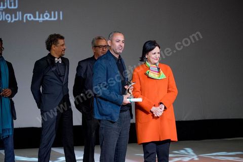 28 novembre 2015 : La ministre de la culure remet le Tanit d'or au marocain Mohamed Mouftakir pour son film "l'orchestre des aveugles" lors de la Cérémonie de cloture des JCC au théâtre municipal de Tunis au coeur de la capitale meutrie il y a quelques jours à peine par une attaque suicide terroriste qui a fait 12 morts parmis les policiers de la garde présidentielle. La cérémonie avancée pour cause de couvre feu a été un moment d'hommage à la culture qui a su faire face à la terreur durant cette semaine et l'occasion de primée les artistes et réalisateur du monde arabo-africain. 