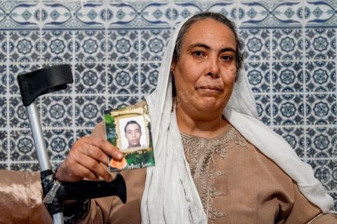 Dans un quartier populaire de Sousse, chez Fatiha Jebali, cette maman dont son fils Hamza est parti en Syrie en 2012, conserve un contact régulier avec son fils. "Elle reçoit régulièrement de fortes sommes d'argent, elle pleure son départ au jihad, mais en réalité elle soutient cette décicion qui l'a fait vivre" raconte un proche.   