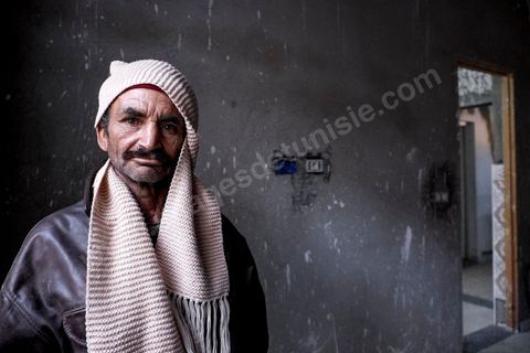 Portrait de Mohamed Suleh Boudriga, père de Yassine, dans sa maison en cours de rénovation à Menzel Ennour. Son fils, l'avant-dernier d'une fratrie de 7 enfants, Yassine, 24 ans, est parti le 25 décembre 2014. Après un passage en Libye il a finalement appelé de Syrie au mois de mars 2015.
