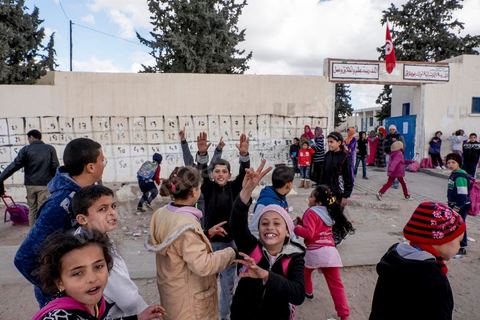 22 janvier 2016 devant l'école primaire du quartier populaire de la cité Ezzouhour à Kasserine.