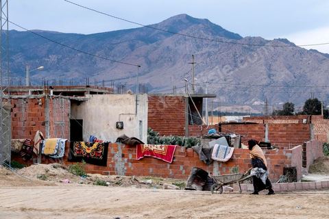 28 janvier 2016 : sur les hauteurs de Kasserine, derrière l'usine polluante de cellulose, entre bidonville et aménagement de l'état en cours.