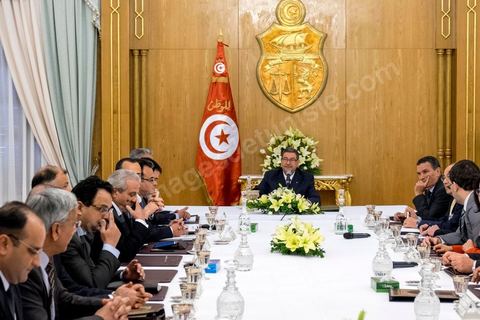 8 mars 2016 : Conseil des Ministres exceptionnel présidé par le Premier Ministre Habib Essid suite aux attaques terroristes de Ben Guerdane, dans le sud tunisien, du 7 mars. Ces attaques attribués à Daesch, visée à prendre la main sur la ville de Ben Guerdane. Les affrontements qui ont duré une bonne partie de la journée au coeur de cette ville frontalière de 60 000 habitants ont abouti à la mort de 36 terroristes et de 7 capturés, la mort de 12 soldats et agents de sécurité et de 7 civils. C'est uen attaque inédite te sans précdent sur le territoire tunisien.