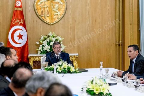 8 mars 2016 : Conseil des Ministres exceptionnel présidé par le Premier Ministre Habib Essid suite aux attaques terroristes de Ben Guerdane, dans le sud tunisien, du 7 mars. Ces attaques attribués à Daesch, visée à prendre la main sur la ville de Ben Guerdane. Les affrontements qui ont duré une bonne partie de la journée au coeur de cette ville frontalière de 60 000 habitants ont abouti à la mort de 36 terroristes et de 7 capturés, la mort de 12 soldats et agents de sécurité et de 7 civils. C'est uen attaque inédite te sans précdent sur le territoire tunisien.