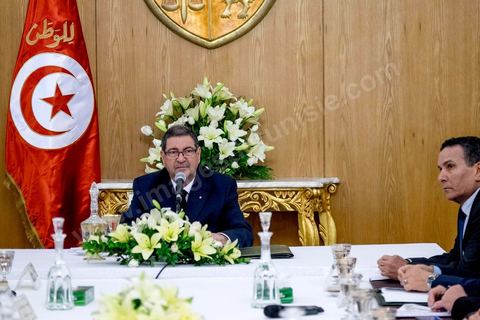 8 mars 2016 : Conseil des Ministres exceptionnel présidé par le Premier Ministre Habib Essid suite aux attaques terroristes de Ben Guerdane, dans le sud tunisien, du 7 mars. Ces attaques attribués à Daesch, visée à prendre la main sur la ville de Ben Guerdane. Les affrontements qui ont duré une bonne partie de la journée au coeur de cette ville frontalière de 60 000 habitants ont abouti à la mort de 36 terroristes et de 7 capturés, la mort de 12 soldats et agents de sécurité et de 7 civils. C'est uen attaque inédite te sans précdent sur le territoire tunisien.