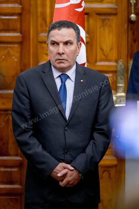 8 mars 2016 : Le ministre de la Défense Farhat Horchani après le Conseil des Ministres exceptionnel présidé par le Premier Ministre Habib Essid suite aux attaques terroristes de Ben Guerdane, dans le sud tunisien, du 7 mars. Ces attaques attribués à Daesch, visée à prendre la main sur la ville de Ben Guerdane. Les affrontements qui ont duré une bonne partie de la journée au coeur de cette ville frontalière de 60 000 habitants ont abouti à la mort de 36 terroristes et de 7 capturés, la mort de 12 soldats et agents de sécurité et de 7 civils. C'est uen attaque inédite te sans précdent sur le territoire tunisien.