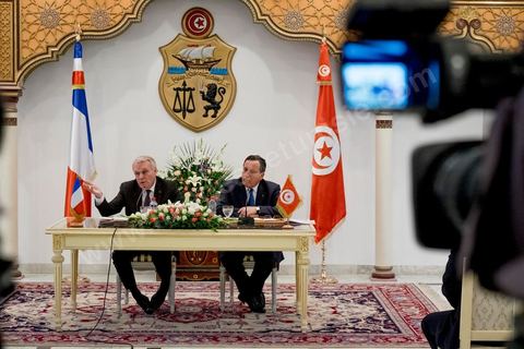18 mars 2016 : conférence de présence avec les deux ministres des Affaires Etrangères, le français Jean-Marc Ayrault et le tunisien Khemaies Jhinaoui. En visite de deux jours à Tunis, le nouveau ministre français des affaires étrangères  Jean Marc Ayrault « a exhorté jeudi la jeunesse tunisienne à résister à l'extrémisme islamiste et à ne pas se tromper de chemin ».