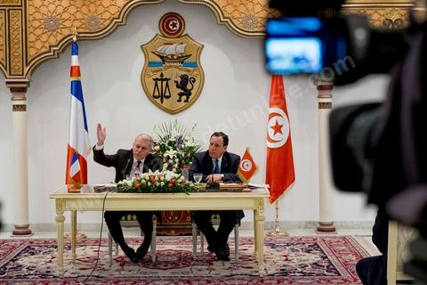18 mars 2016 : conférence de présence avec les deux ministres des Affaires Etrangères, le français Jean-Marc Ayrault et le tunisien Khemaies Jhinaoui. En visite de deux jours à Tunis, le nouveau ministre français des affaires étrangères  Jean Marc Ayrault « a exhorté jeudi la jeunesse tunisienne à résister à l'extrémisme islamiste et à ne pas se tromper de chemin ».