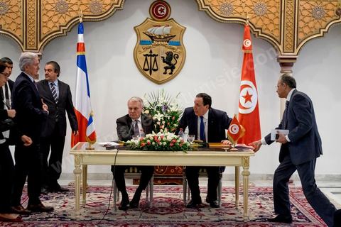 18 mars 2016 : conférence de présence avec les deux ministres des Affaires Etrangères, le français Jean-Marc Ayrault et le tunisien Khemaies Jhinaoui. En visite de deux jours à Tunis, le nouveau ministre français des affaires étrangères  Jean Marc Ayrault « a exhorté jeudi la jeunesse tunisienne à résister à l'extrémisme islamiste et à ne pas se tromper de chemin ».