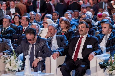 20 mai 2016 : ouverture du 10e congrès du Mouvement Ennahdha dans la garnde salle de sport de Radès, avec plusierus milliers de militants et de congressistes du parti Ennahdha. Mais l'événement fut bien la présence et le discours de Beji Caïd Essebsi, Président de la République élu il y a plus d'un an grâce à une campagne anti Ennahdha, mais avec qui il doit depuis cohabiter au pouvoir : "Je veux être franc avec vous, j'ai hésité à venir", a-t-il dit. Mais "je suis venu par considération pour les efforts de ce parti pour appuyer le consensus de réconciliation nationale"La cérémonie inaugurale s’est déroulée en présence du président de l’Assemblée des représentants du peuple, Mohamed Ennaceur, des membres de la coalition gouvernementale, de partis représentés et non représentés au parlement, de députés et de personnalités nationales, un show où il était bon d'être vu. Ce congrès doit marquer un tournant dans l'histoire du mouvement en actant la séparation entre activités politiques et religieuses. Au cours du week-end, le parti - pour lequel un changement de nom est évoqué - doit évaluer son action et tirer le bilan de ses deux ans au pouvoir au sein d'une "troïka".Il doit aussi adopter des "feuilles de route" politique, économique et sociale pour les années à venir.