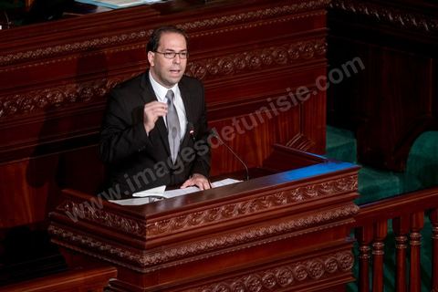 26 août 2016 : Discours pour vote de confiance du nouveau Premier Ministre Youssef Chached devant les députés à l'Assemblée des Représentants du Peuple et présentation de sa nouvelle équipe gouvernementale d'union nationale composée de 26 ministres et 14 secrétaires d'état. Il a annoncé notamment une série de mesures en faveur de la lutte contre le terrorisme et la corruption, pour la relance de l'économie et des investissements. Après avoir posé un bilan inquiétant de l'économie tunisienne et de sa dett, il promet de s'attaquer à la réforme de l'administration, avec notamment réduction du nombre de fonctionnaires. 