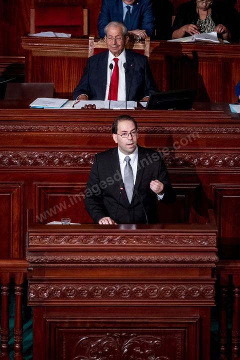 26 août 2016 : Discours pour vote de confiance du nouveau Premier Ministre Youssef Chached devant les députés à l'Assemblée des Représentants du Peuple et présentation de sa nouvelle équipe gouvernementale d'union nationale composée de 26 ministres et 14 secrétaires d'état. Il a annoncé notamment une série de mesures en faveur de la lutte contre le terrorisme et la corruption, pour la relance de l'économie et des investissements. Après avoir posé un bilan inquiétant de l'économie tunisienne et de sa dett, il promet de s'attaquer à la réforme de l'administration, avec notamment réduction du nombre de fonctionnaires. 