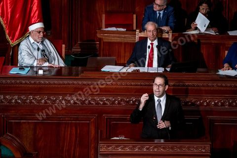 26 août 2016 : Discours pour vote de confiance du nouveau Premier Ministre Youssef Chached devant les députés à l'Assemblée des Représentants du Peuple et présentation de sa nouvelle équipe gouvernementale d'union nationale composée de 26 ministres et 14 secrétaires d'état. Il a annoncé notamment une série de mesures en faveur de la lutte contre le terrorisme et la corruption, pour la relance de l'économie et des investissements. Après avoir posé un bilan inquiétant de l'économie tunisienne et de sa dett, il promet de s'attaquer à la réforme de l'administration, avec notamment réduction du nombre de fonctionnaires. 