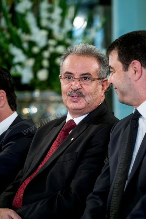27 aout 2016 : à la prestation de serment du nouveau gouvernement de Youssef Chahed devant le Président de la République Béji Caïd Essebsi à Carthage. Au lendemain du vote de confiance à l'ARP, les membres du nouveau gouvernement se sont rendus à Carthage pour la prestation de serment et la photo de groupe du gouvernement. Le gouvernement a obtenu 167 voix de confiance et 22 députés ont voté contre et 5 autres ont préféré s’abstenir.