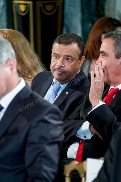 27 aout 2016 : à la prestation de serment du nouveau gouvernement de Youssef Chahed devant le Président de la République Béji Caïd Essebsi à Carthage. Au lendemain du vote de confiance à l'ARP, les membres du nouveau gouvernement se sont rendus à Carthage pour la prestation de serment et la photo de groupe du gouvernement. Le gouvernement a obtenu 167 voix de confiance et 22 députés ont voté contre et 5 autres ont préféré s’abstenir.
