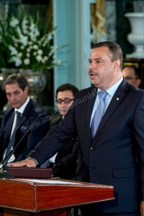 27 aout 2016 : Samir Taïeb, Ministre de l'Agriculture, des Ressources hydrauliques et de la Pêche, à la prestation de serment du nouveau gouvernement de Youssef Chahed devant le Président de la République Béji Caïd Essebsi à Carthage. Au lendemain du vote de confiance à l'ARP, les membres du nouveau gouvernement se sont rendus à Carthage pour la prestation de serment et la photo de groupe du gouvernement. Le gouvernement a obtenu 167 voix de confiance et 22 députés ont voté contre et 5 autres ont préféré s’abstenir.