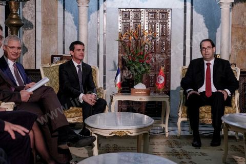 28 novembre 2016 : À la veille de la conférence internationale Tunisia 2020, Manuel Valls, Premier ministre français, était aux côtés de son homologue Youssef Chahed au Palais de la Kasbah à Tunis, à l’occasion de la signature d’une panoplie d’accords entre la Tunisie et la France, dans le cadre de la coopération économique unissant les deux pays.