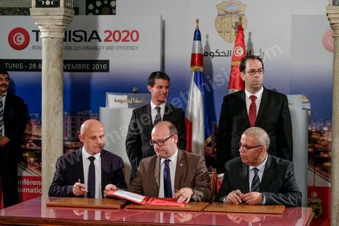 28 novembre 2016 : À la veille de la conférence internationale Tunisia 2020, Manuel Valls, Premier ministre français, était aux côtés de son homologue Youssef Chahed au Palais de la Kasbah à Tunis, à l’occasion de la signature d’une panoplie d’accords entre la Tunisie et la France, dans le cadre de la coopération économique unissant les deux pays.