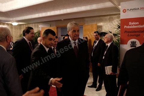 29 novembre 2016 : Abdelmalek Sellal, Premier ministre algérien, à la Cérémonie d'ouverture de la Conférence Tunisia 2020 par président Tunisien Beji Caid Essebsi, avec Emir du Qatar, Premiers Ministres tunisien, français et algérien.