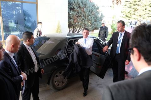 29 novembre 2016 : Manuel Valls, Premier ministre français, à la Cérémonie d'ouverture de la Conférence Tunisia 2020 par président Tunisien Beji Caid Essebsi, avec Emir du Qatar, Premiers Ministres tunisien, français et algérien.