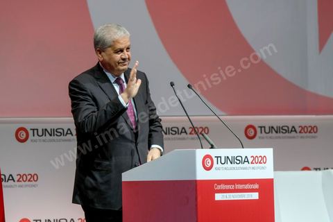 29 novembre 2016 : Abdelmalek Sellal, Premier ministre algérien, à la Cérémonie d'ouverture de la Conférence Tunisia 2020 par président Tunisien Beji Caid Essebsi, avec Emir du Qatar, Premiers Ministres tunisien, français et algérien.