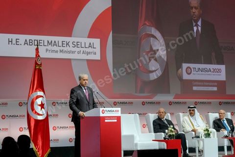 29 novembre 2016 : Abdelmalek Sellal, Premier ministre algérien, à la Cérémonie d'ouverture de la Conférence Tunisia 2020 par président Tunisien Beji Caid Essebsi, avec Emir du Qatar, Premiers Ministres tunisien, français et algérien.
