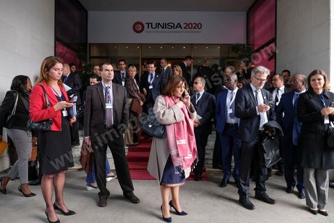 29 novembre 2016 : Cérémonie d'ouverture de la Conférence Tunisia 2020 par président Tunisien Beji Caid Essebsi, avec Emir du Qatar, Premiers Ministres tunisien, français et algérien.