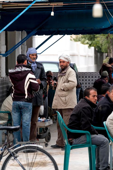 10 novembre 2017 : terrasse de café au centre ville de Oueslatia