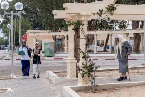 10 novembre 2017 : au centre ville de Oueslatia