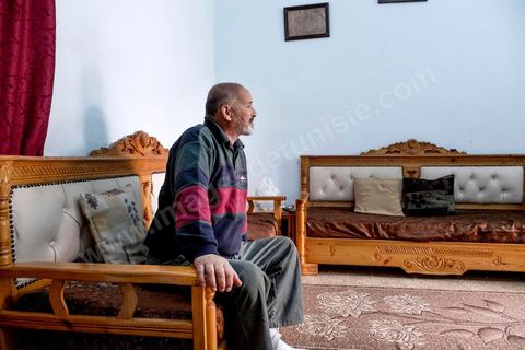 10 novembre 2017 : Bechir Bahrouni, ancien garde National à la retraite, père de Badii, nous reçoit chez lui pour nous parler d ela situation de la ville et des jeunes de Oueslatia. 