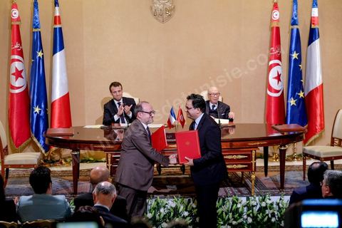 31 janvier 2018 : signature de contrats et conférence de presse des deux  Présidents Emmanuel Macron et Beji Caid Essebsi au palais présidentiel de Carthage dans le cadre de la visite d'Etat du Président français en Tunisie.