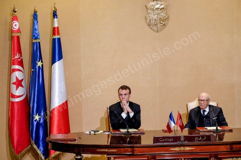 31 janvier 2018 : signature de contrats et conférence de presse des deux  Présidents Emmanuel Macron et Beji Caid Essebsi au palais présidentiel de Carthage dans le cadre de la visite d'Etat du Président français en Tunisie.