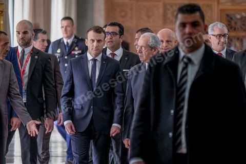 1er février 2018 : Discours de Emmanuel Macron devant les députés de l'ARP, assemblée de représentants du peuple, au Bardo en Tunisie. Après avoir souligné que les difficultés de la Tunisie sont essentiellement économiques, le président français a précisé que « des réformes douloureuses s’imposent, pour que la Tunisie soit un véritable pôle d’attractivité ».De 2016 à 2020, l’aide de la France à la relance de la Tunisie s’élève à 1,2 milliard d’euros assortie de 500 millions supplémentaires sur 2020-2022. « Si vous échouez, nous échouons » sera la phrase répétée par Macron durant ces 24h de visite d'état.