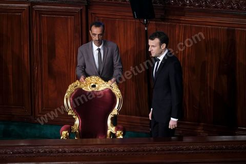 1er février 2018 : Discours de Emmanuel Macron devant les députés de l'ARP, assemblée de représentants du peuple, au Bardo en Tunisie. Après avoir souligné que les difficultés de la Tunisie sont essentiellement économiques, le président français a précisé que « des réformes douloureuses s’imposent, pour que la Tunisie soit un véritable pôle d’attractivité ».De 2016 à 2020, l’aide de la France à la relance de la Tunisie s’élève à 1,2 milliard d’euros assortie de 500 millions supplémentaires sur 2020-2022. « Si vous échouez, nous échouons » sera la phrase répétée par Macron durant ces 24h de visite d'état.