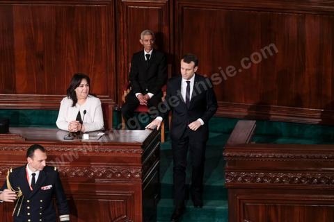1er février 2018 : Discours de Emmanuel Macron devant les députés de l'ARP, assemblée de représentants du peuple, au Bardo en Tunisie. Après avoir souligné que les difficultés de la Tunisie sont essentiellement économiques, le président français a précisé que « des réformes douloureuses s’imposent, pour que la Tunisie soit un véritable pôle d’attractivité ».De 2016 à 2020, l’aide de la France à la relance de la Tunisie s’élève à 1,2 milliard d’euros assortie de 500 millions supplémentaires sur 2020-2022. « Si vous échouez, nous échouons » sera la phrase répétée par Macron durant ces 24h de visite d'état.
