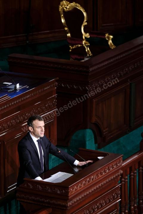 1er février 2018 : Discours de Emmanuel Macron devant les députés de l'ARP, assemblée de représentants du peuple, au Bardo en Tunisie. Après avoir souligné que les difficultés de la Tunisie sont essentiellement économiques, le président français a précisé que « des réformes douloureuses s’imposent, pour que la Tunisie soit un véritable pôle d’attractivité ».De 2016 à 2020, l’aide de la France à la relance de la Tunisie s’élève à 1,2 milliard d’euros assortie de 500 millions supplémentaires sur 2020-2022. « Si vous échouez, nous échouons » sera la phrase répétée par Macron durant ces 24h de visite d'état.