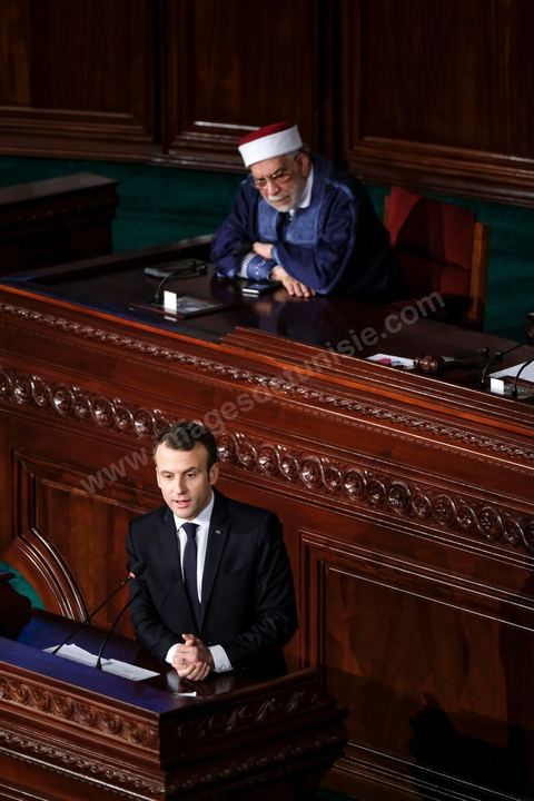 1er février 2018 : Discours de Emmanuel Macron devant les députés de l'ARP, assemblée de représentants du peuple, au Bardo en Tunisie. Après avoir souligné que les difficultés de la Tunisie sont essentiellement économiques, le président français a précisé que « des réformes douloureuses s’imposent, pour que la Tunisie soit un véritable pôle d’attractivité ».De 2016 à 2020, l’aide de la France à la relance de la Tunisie s’élève à 1,2 milliard d’euros assortie de 500 millions supplémentaires sur 2020-2022. « Si vous échouez, nous échouons » sera la phrase répétée par Macron durant ces 24h de visite d'état.